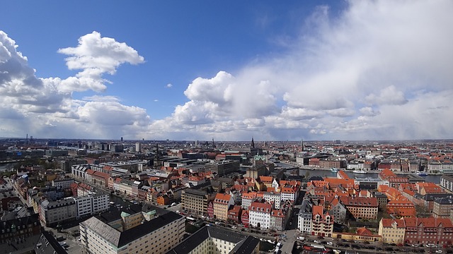 København-Copenhagen. Bygninger. Boliger, lejligheder, erhverv. Set fra oven.